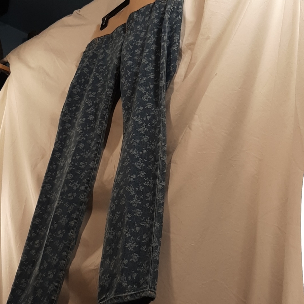 OLD NAVY MATERNITY JEANS